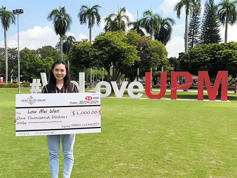 2023-24 VTO Scholarship winner, Low Mei Wen holds her US$1,0000 cheque.